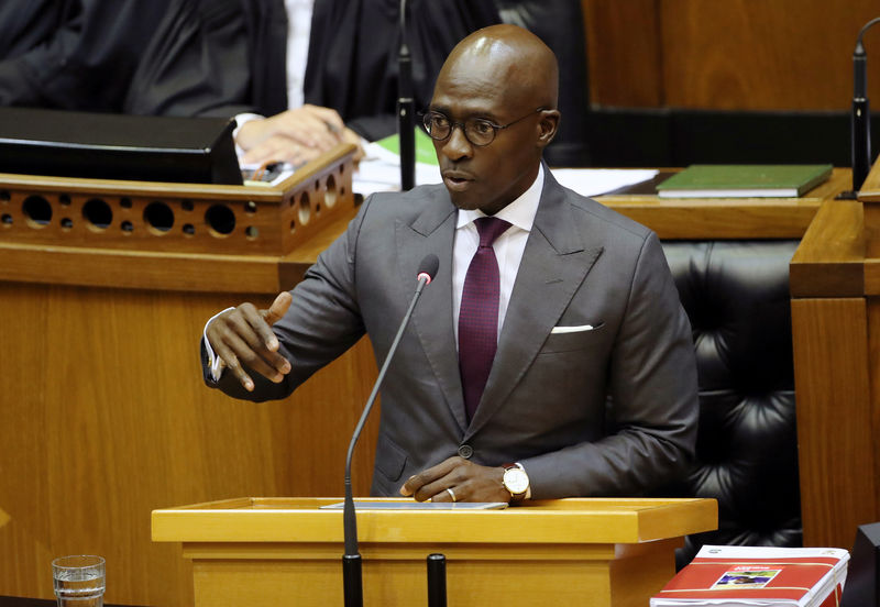 © Reuters. Finance Minister Malusi Gigaba delivers his budget address at Parliament in Cape Town