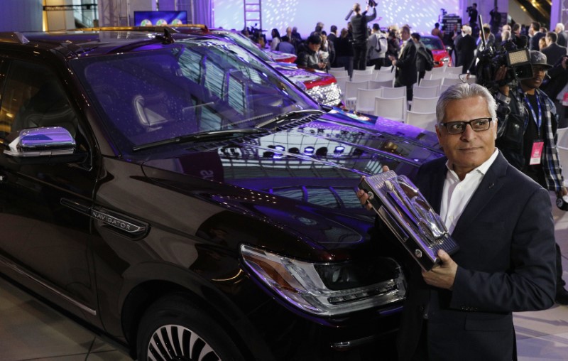 © Reuters. Lincoln's Galhotra holds award at the North American International Auto Show in Detroit