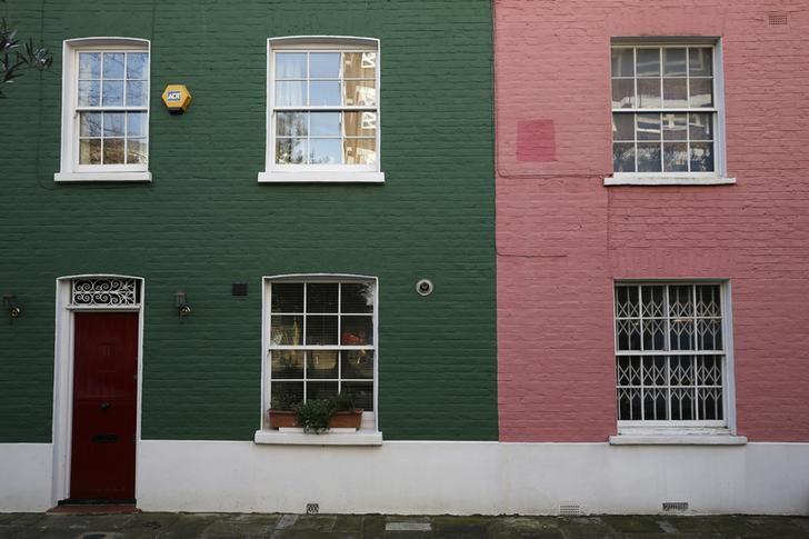 © Reuters. Houses are seen in London