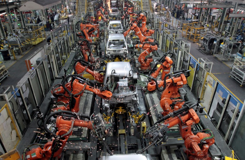 © Reuters. FILE PHOTO: Ford cars are assembled at a plant of Ford India in Chengalpattu, on the outskirts of Chennai