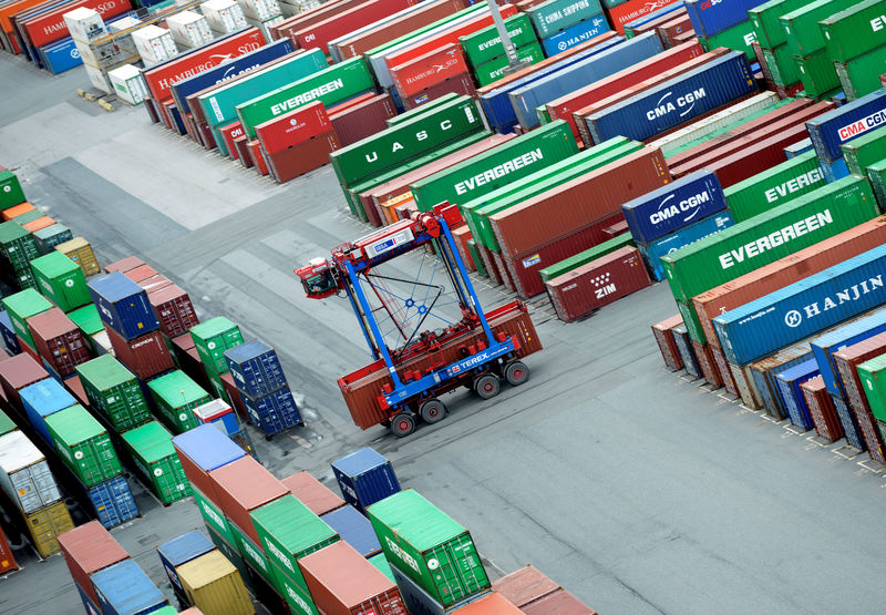 © Reuters. FILE PHOTO: A van carrier transports a container at the container terminal "Burchardkai" of the Hamburger Hafen und Logistik AG in the harbour of Hamburg