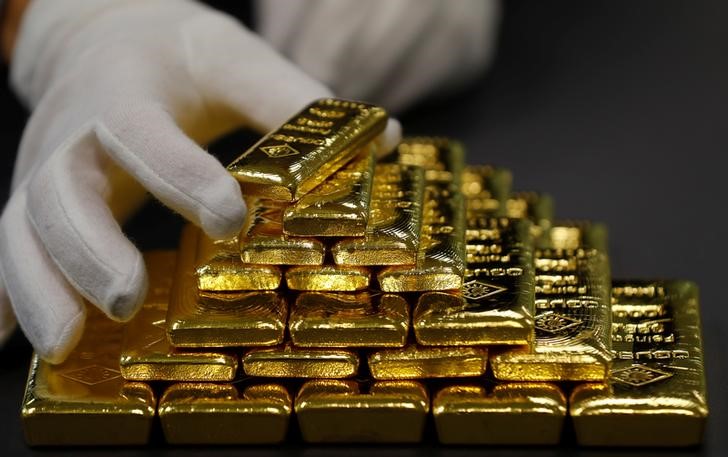 © Reuters. الذهب يتجه لأكبر خسارة أسبوعية منذ أوائل ديسمبر مع ارتفاع الدولار