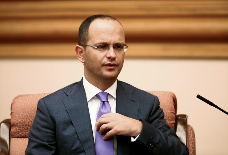 © Reuters. Albanian Foreign Minister Ditmir Bushati speaks during a meeting with Chinese State Councilor Yang Jiechi at the Zhongnanhai Leadership Compound in Beijing