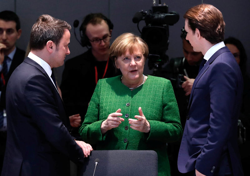 © Reuters. Luxembourg Prime Minister Bettel, German Chancellor  Merkel and Austrian Chancellor Kurz attend a European Union leaders informal summit in Brussels