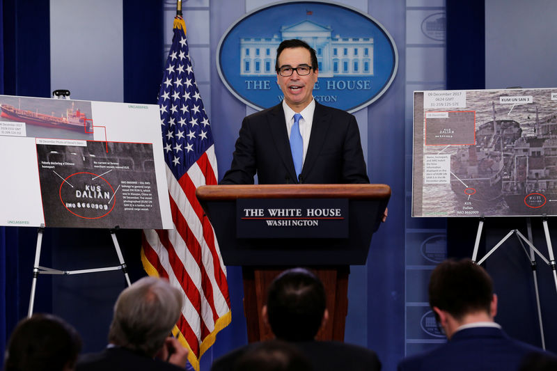 © Reuters. Mnuchin announces on North Korea-related sanctions in the press room at the White House in Washington