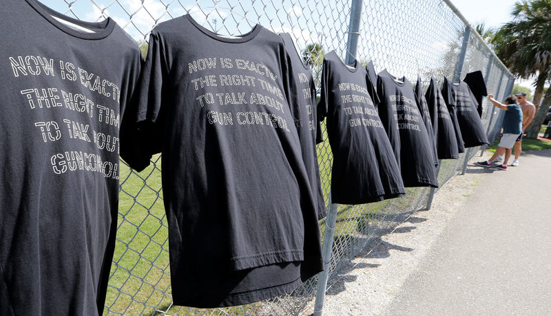 © Reuters. T-shirts hang on a fence near Marjory Stoneman Douglas High School in Parkland