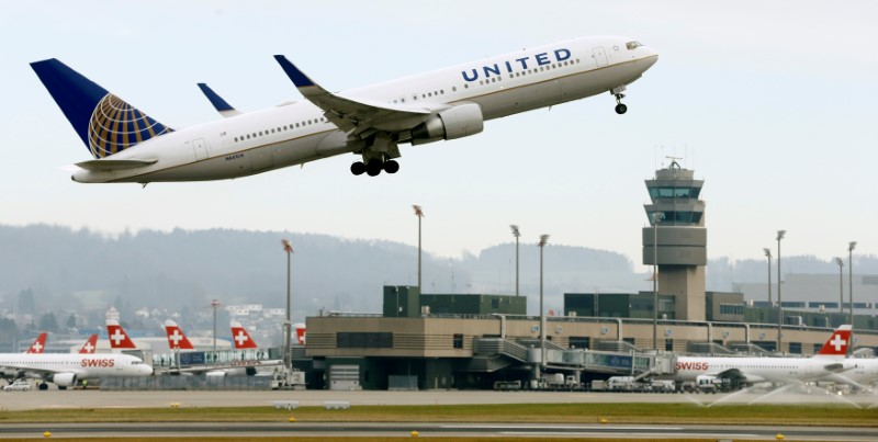 © Reuters. United Airlines Boeing 767-322 (ER) aircraft takes off from Zurich Airport