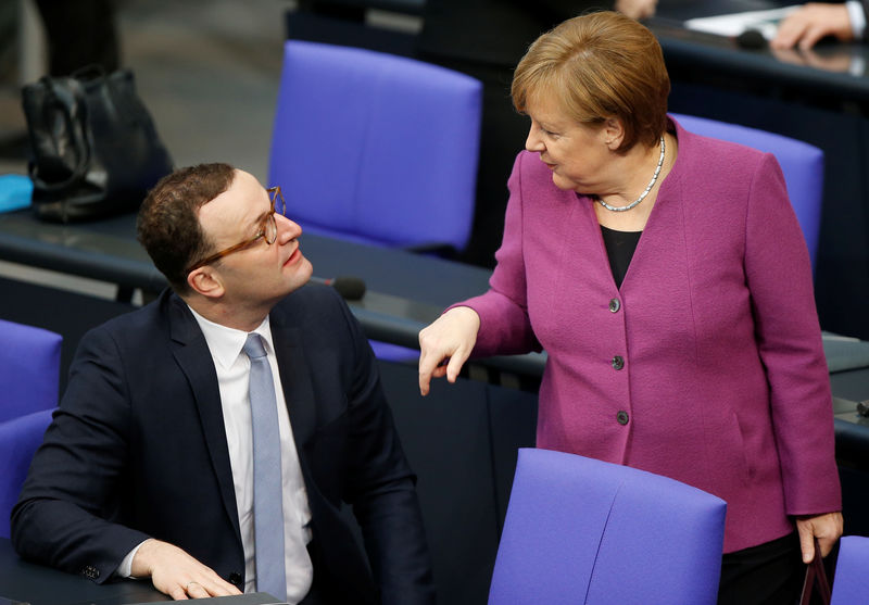 © Reuters. Chancellor Angela Merkel addresses the German parliament on the upcoming EU summit