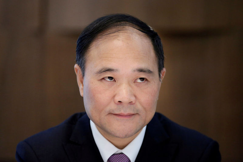 © Reuters. FILE PHOTO: Li Shufu, founder and chairman of Zhejiang Geely Holding Group, attends the Volvo's S90 news conference in Shanghai