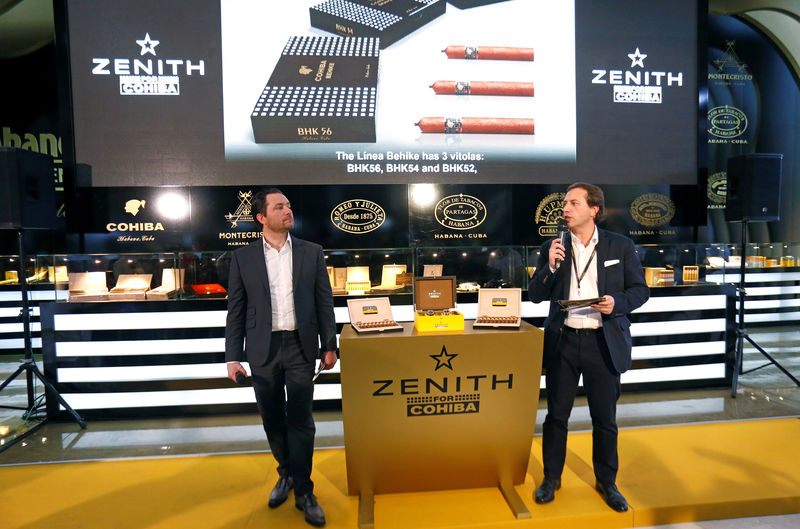 © Reuters. Zenith's CEO Julien Tornare and Jose Maria Lopez, VP of Habanos development S.A. introduce the new edition of Zenith watches for Cohiba during the opening ceremony of the XX Habanos Festival in Havana