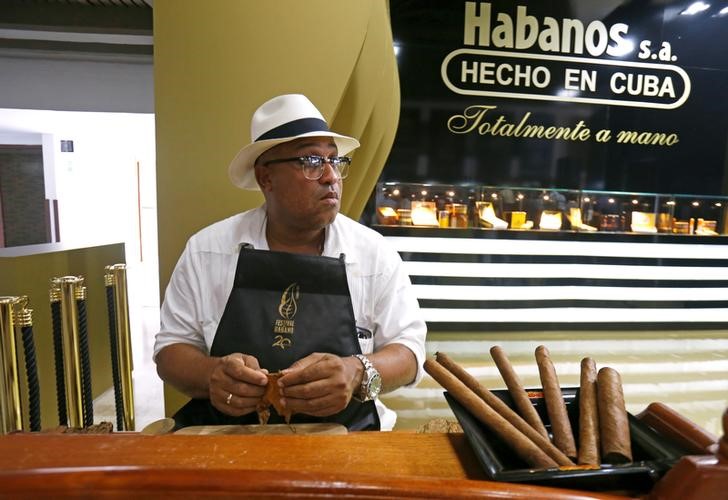© Reuters. Las ventas de habanos cubanos tocan niveles récord por una mayor demanda de China