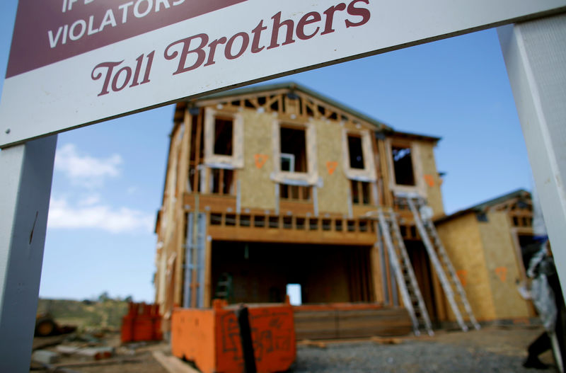 © Reuters. FILE PHOTO: A single family home is shown under construction by Toll Brothers Inc, the largest U.S. luxury homebuilder, in Carlsbad, California