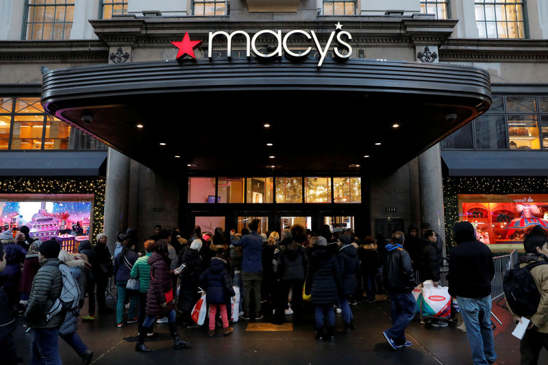 © Reuters. FILE PHOTO: People gather at Macy's Herald Square store ahead of early opening for the Black Friday sales in Manhattan