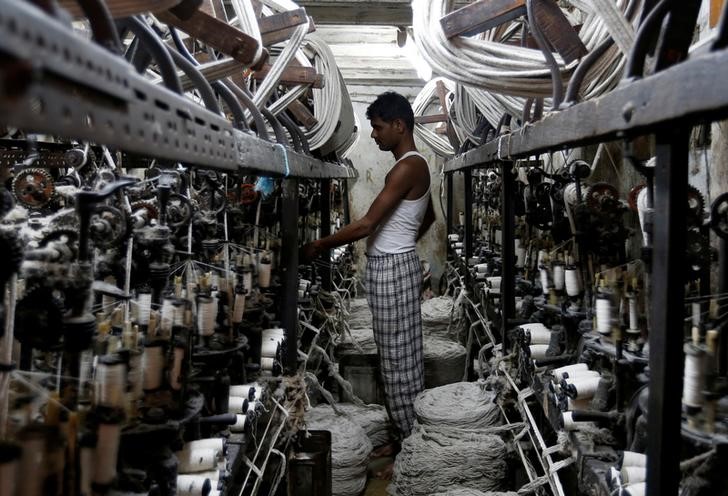 © Reuters. An employee works inside a garment factory in Mumbai