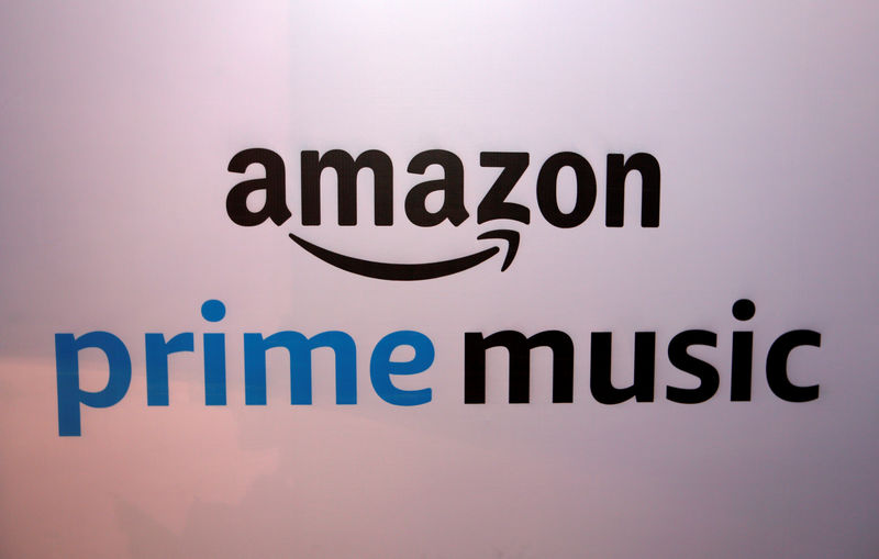 © Reuters. Banner mostrando o Amazon Prime Music visto em Mumbai, na India