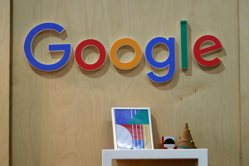 © Reuters. Logo do Google visto em feira de jovens empreendedores em Paris, na França