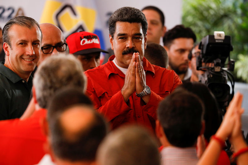 © Reuters. President Nicolas Maduro gestures as he registers his candidacy for re-election at the National Electoral Council (CNE) headquarters in Caracas