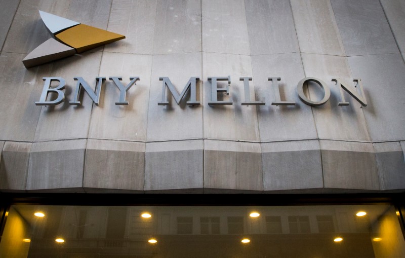 © Reuters. FILE PHOTO: The Bank of New York Mellon Corp. building at 1 Wall St. is seen in New York's financial district