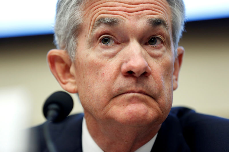 © Reuters. ¿Halcón o paloma? Powell muestra al mercado ambas caras en su debut público