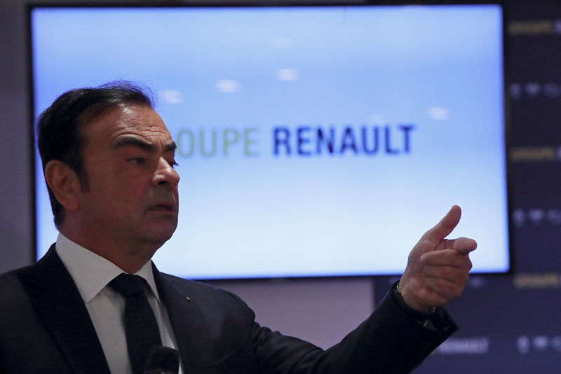 © Reuters. Carlos Ghosn, Chairman and CEO of Renault, speaks during the French carmaker Renault's 2017 annual results presentation in Boulogne-Billancourt