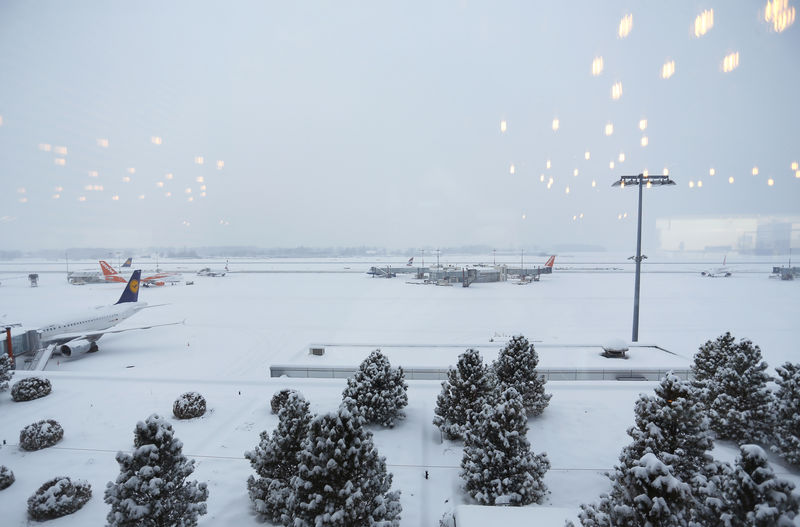 © Reuters. (وحش من الشرق) يغلق مطار جنيف