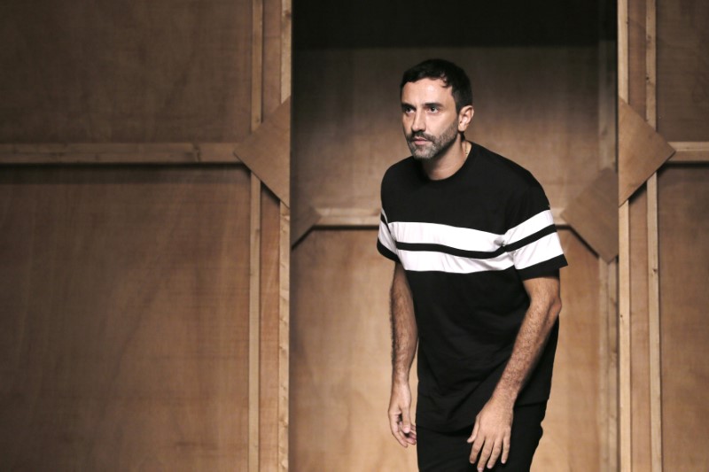 © Reuters. FILE PHOTO - Italian designer Riccardo Tisci appears at the end of his Spring/Summer 2015 women's ready-to-wear collection for fashion house Givenchy during Paris Fashion Week