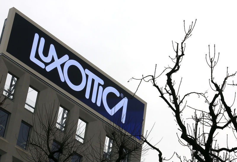 © Reuters. FILE PHOTO: The Luxottica's headquaters is seen in downtown Milan