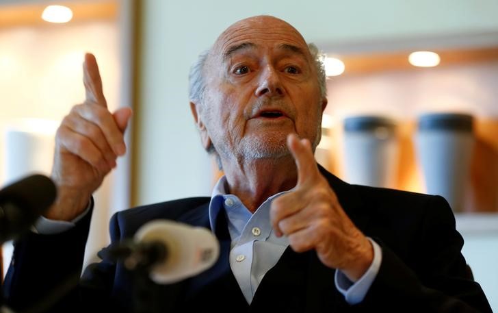 © Reuters. Blatter pide no usar el sistema VAR en el Mundial