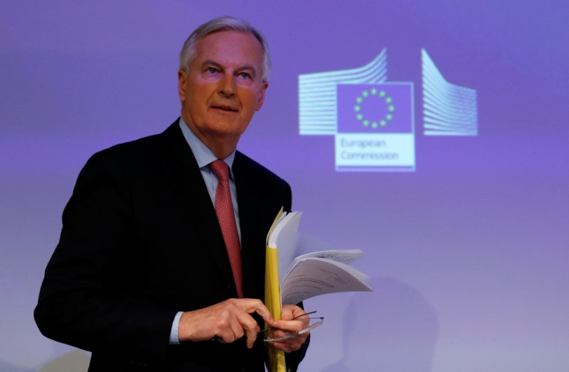 © Reuters. EU's chief Brexit negotiator Barnier arrives to address a news conference in Brussels