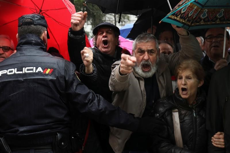 © Reuters. Crece la presión social y política para que las pensiones suban con el IPC