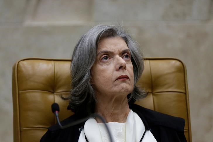 © Reuters. Presidente do STF, Cármen Lúcia, durante sessão da corte, em Brasília