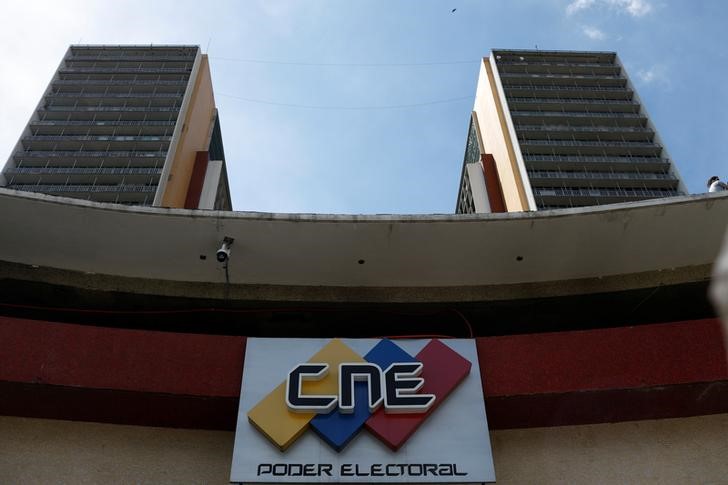 © Reuters. Posponen a segunda quincena de mayo las elecciones presidenciales de Venezuela