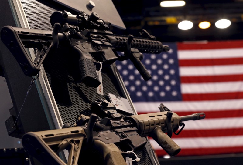 © Reuters. An exhibit booth for firearms manufacturer Smith & Wesson is seen on display at the International Association of Chiefs of Police conference in Chicago