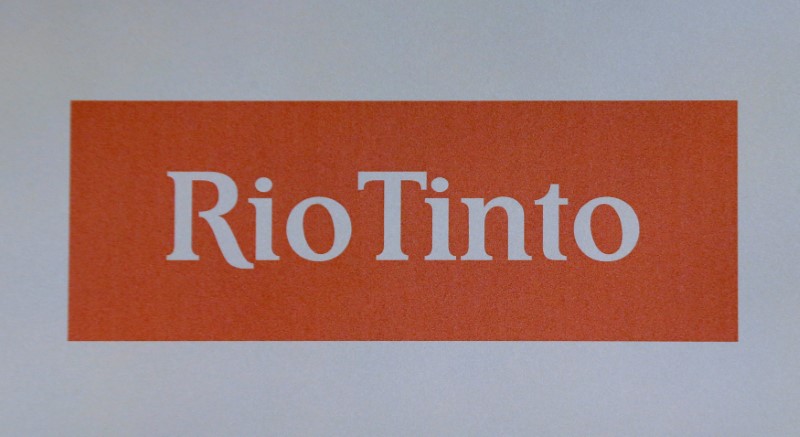 © Reuters. FILE PHOTO: The Rio Tinto mining company's logo is photographed at their annual general meeting in Sydney