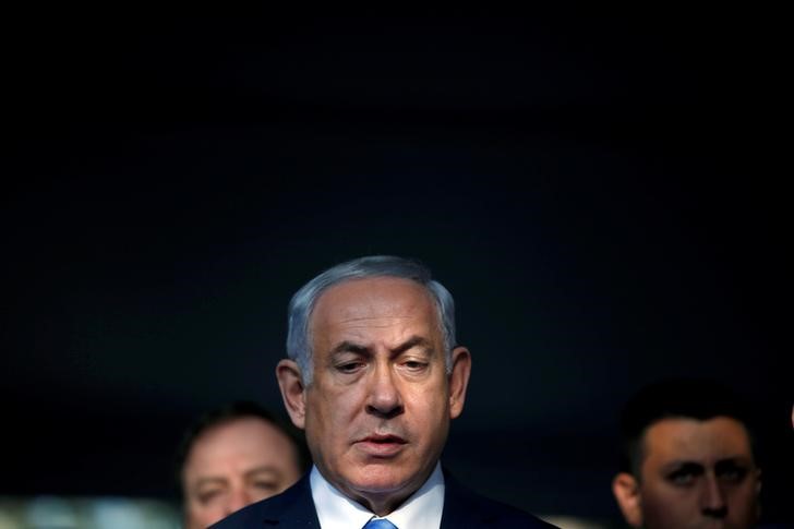 © Reuters. الشرطة الإسرائيلية تستجوب نتنياهو في قضية فساد تتعلق بشركة اتصالات