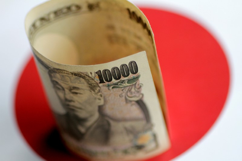 © Reuters. FILE PHOTO: Illustration photo of a Japan Yen note