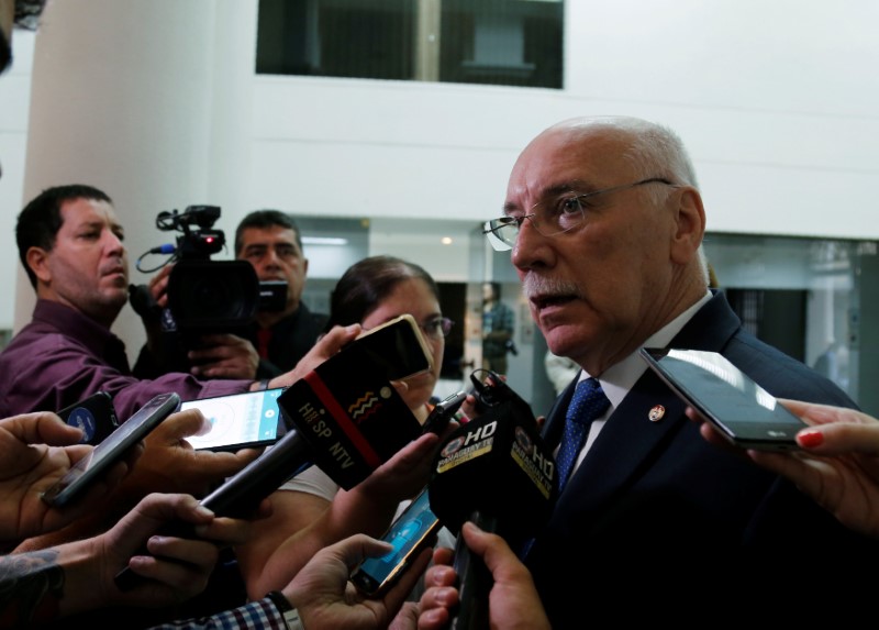 © Reuters. Paraguay's Foreign Affairs Minister Eladio Loizaga talks to the media at the Ministry of Foreign Affairs building in Asuncion