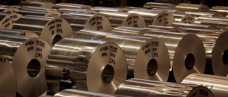 © Reuters. Bobinas de alumínio em fábrica de alumínio em Pindamonhangaba, no Brasil