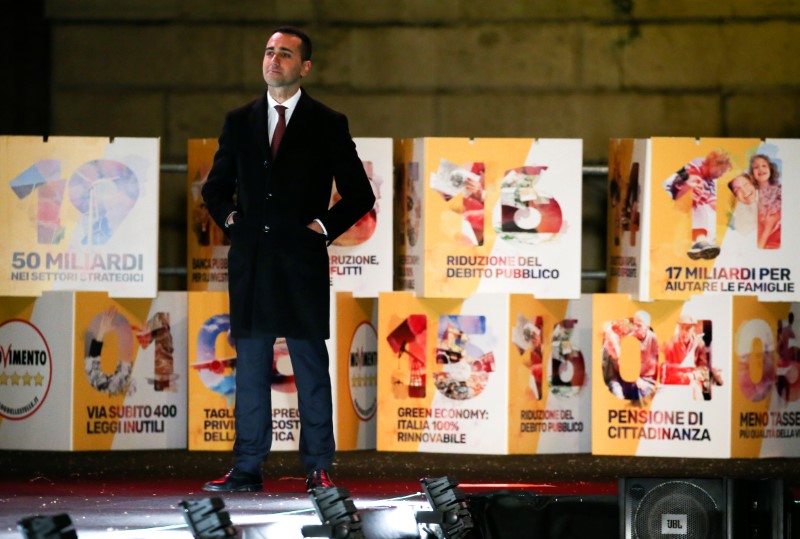 © Reuters. انتخابات برلمانية في إيطاليا مع تقدم يمين الوسط