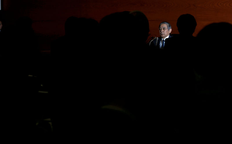 © Reuters. FILE PHOTO: BOJ Governor Kuroda attends a news conference at the bank's headquarters in Tokyo
