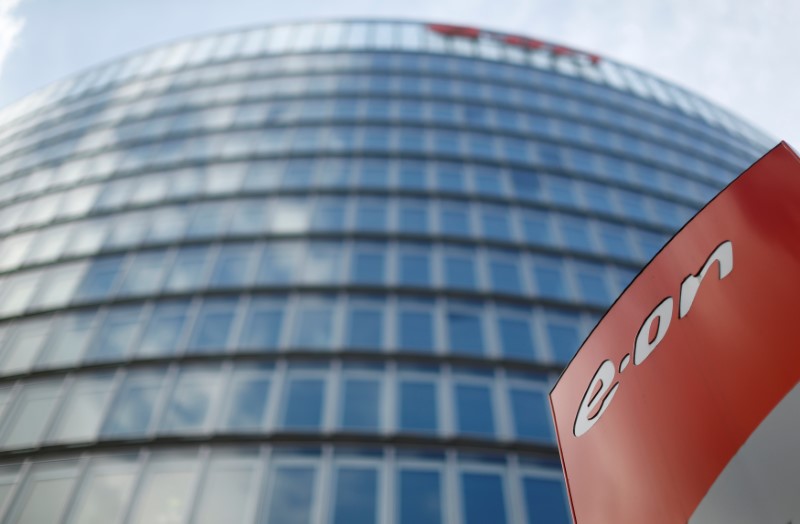 © Reuters. FILE PHOTO: E.ON headquarters in Essen