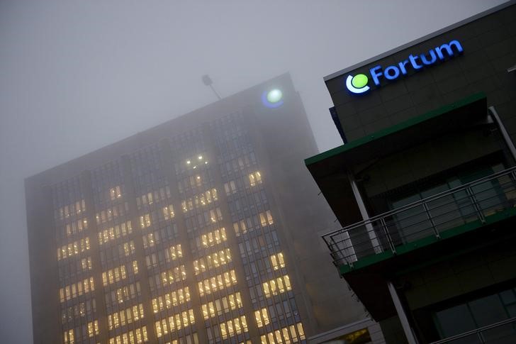 © Reuters. FILE PHOTO: The headquarters of Fortum, the largest electricity distribution operator in the Nordic region, is seen in Espoo