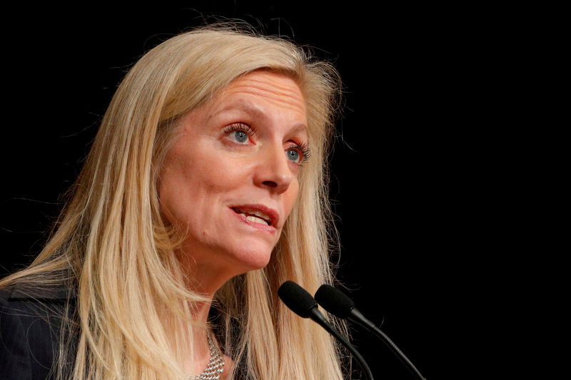 © Reuters. FILE PHOTO: Federal Reserve Board Governor Lael Brainard speaks at Harvard University in Cambridge