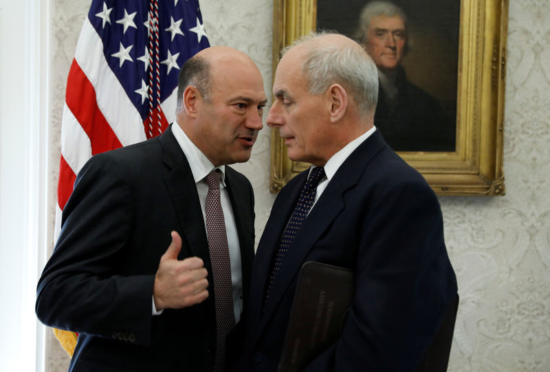© Reuters. FILE PHOTO: John Kelly and Cohn speak at the White House in Washington