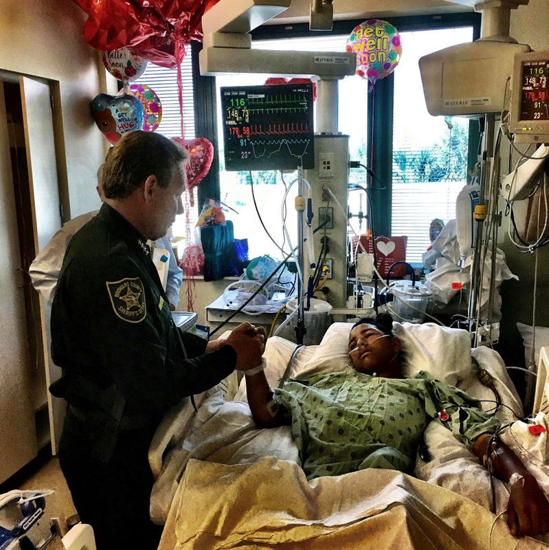 © Reuters. Broward Sheriff visits 15 year old Anthony Borges, recovering in a hospital, who was shot at Stoneman Douglas, in Broward Country