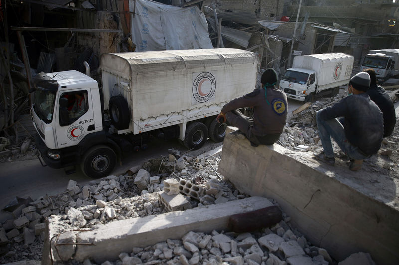 © Reuters. الجيش الروسي يقول إنه ساعد على إجلاء 13 مدنيا من الغوطة الشرقية بسوريا