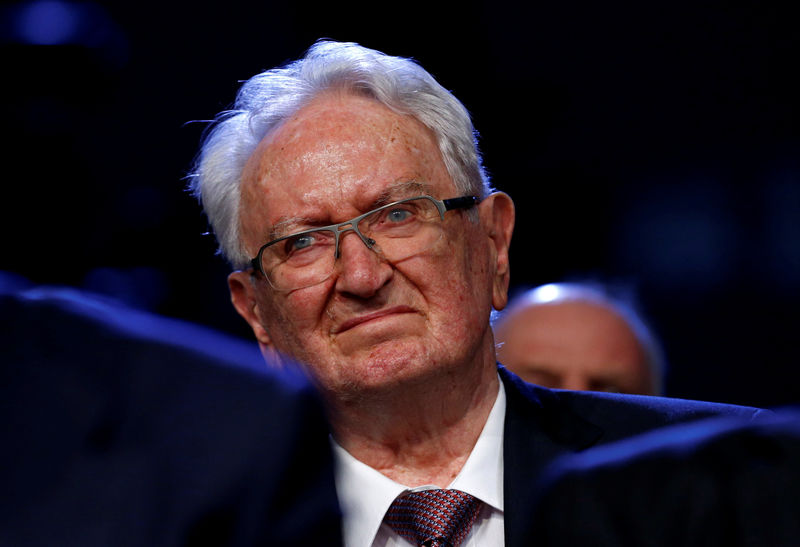 © Reuters. FILE PHOTO: Former Nestle Chairman Maucher attends the Nestle shareholders meeting in Lausanne