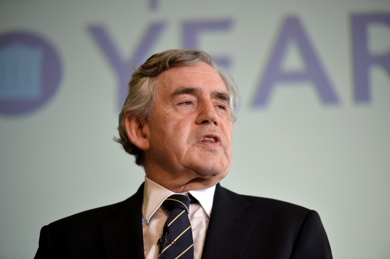 © Reuters. FILE PHOTO: Britain's former Prime Minister Gordon Brown speaks at the Bank of England conference 'Independence 20 Years On' at the Fishmonger's Hall in London