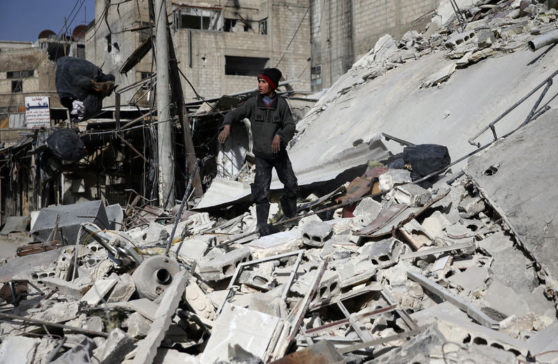 © Reuters. المرصد السوري: قوات موالية للحكومة تشطر الغوطة الشرقية فعليا
