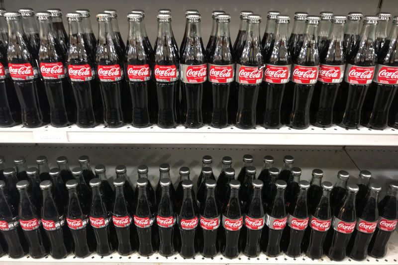© Reuters. Bottles of Coca-Cola are seen on a shelf at a supermarket in Caracas